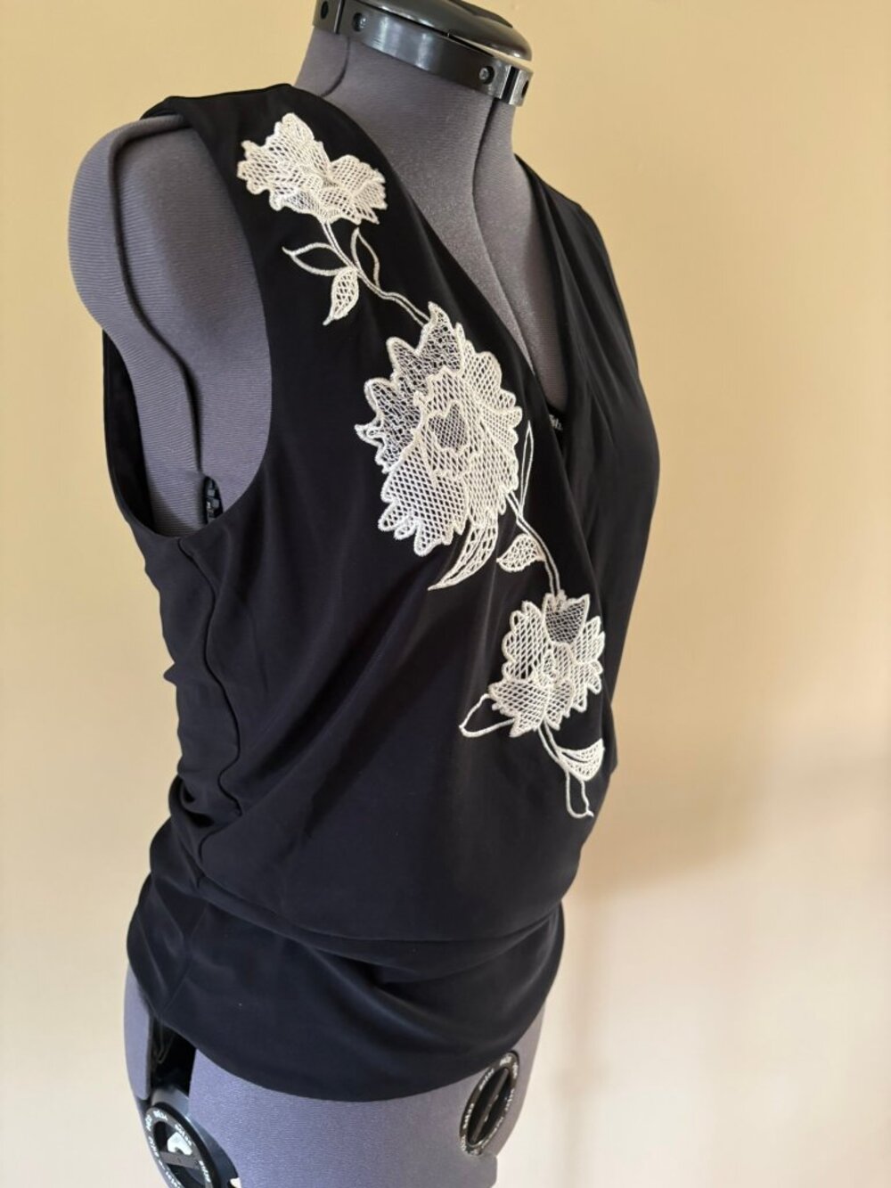 White House Black Market size XS black top - Picture 3 of 12
